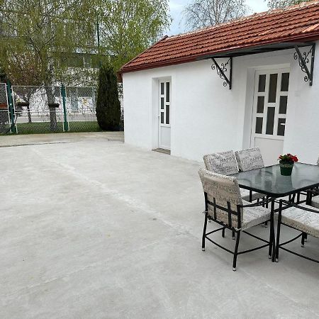 Apartmani Emily & Jully Niksic Ngoại thất bức ảnh