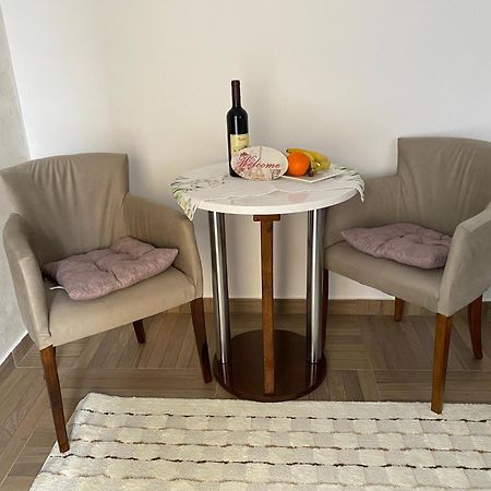 Apartmani Emily & Jully Niksic Ngoại thất bức ảnh