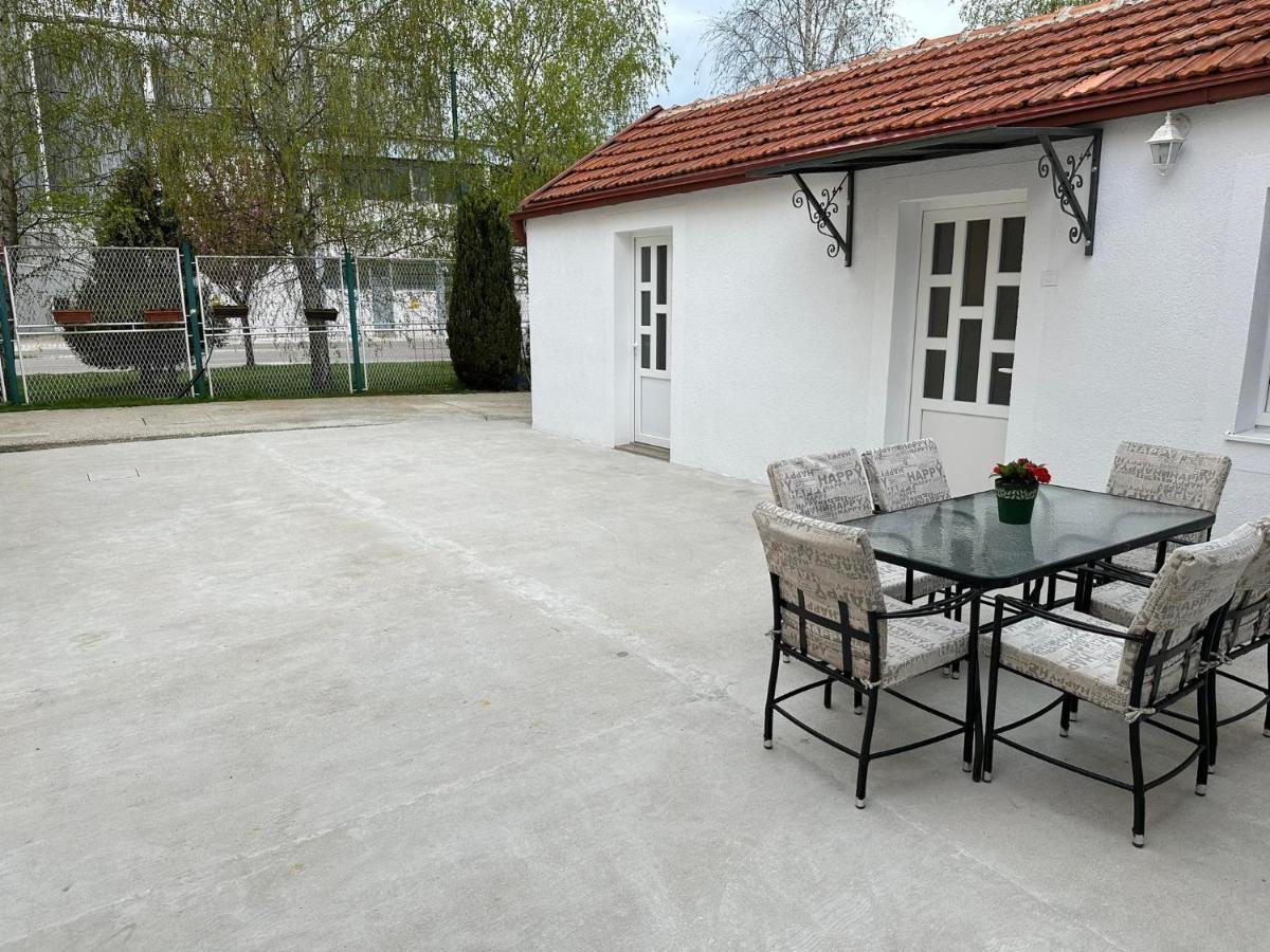 Apartmani Emily & Jully Niksic Ngoại thất bức ảnh