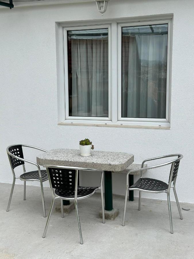 Apartmani Emily & Jully Niksic Ngoại thất bức ảnh