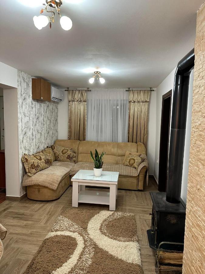 Apartmani Emily & Jully Niksic Ngoại thất bức ảnh