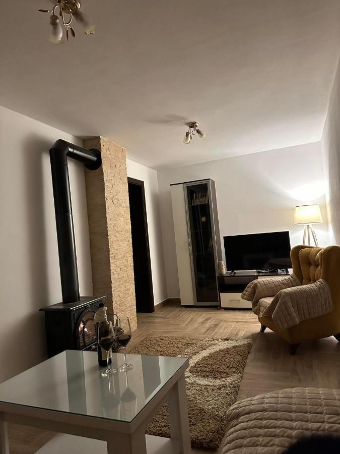 Apartmani Emily & Jully Niksic Ngoại thất bức ảnh