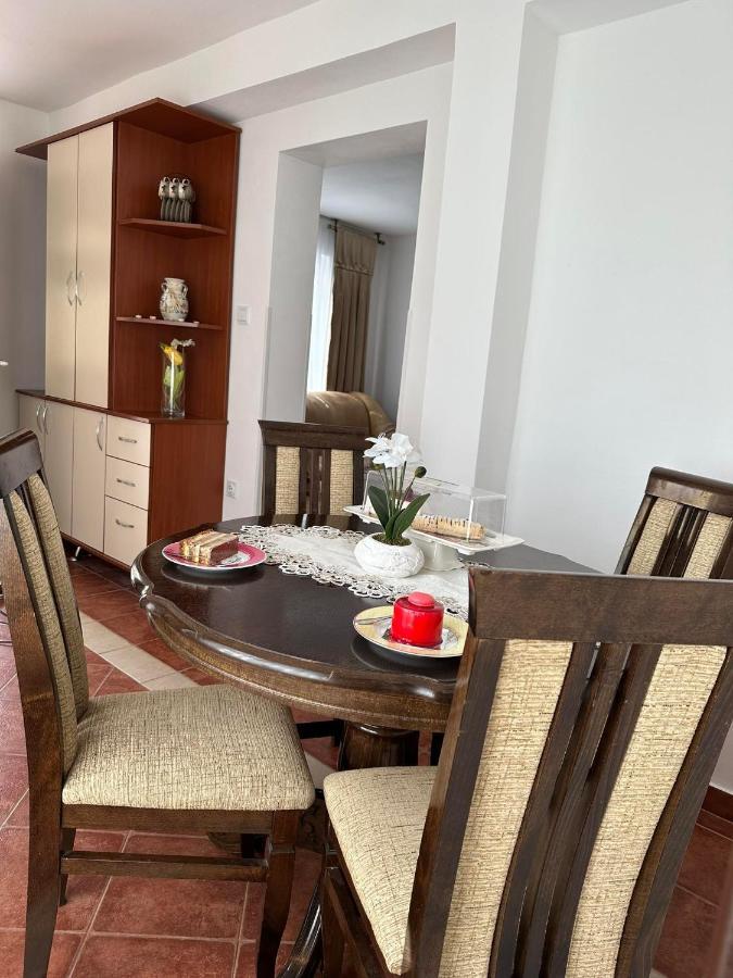 Apartmani Emily & Jully Niksic Ngoại thất bức ảnh
