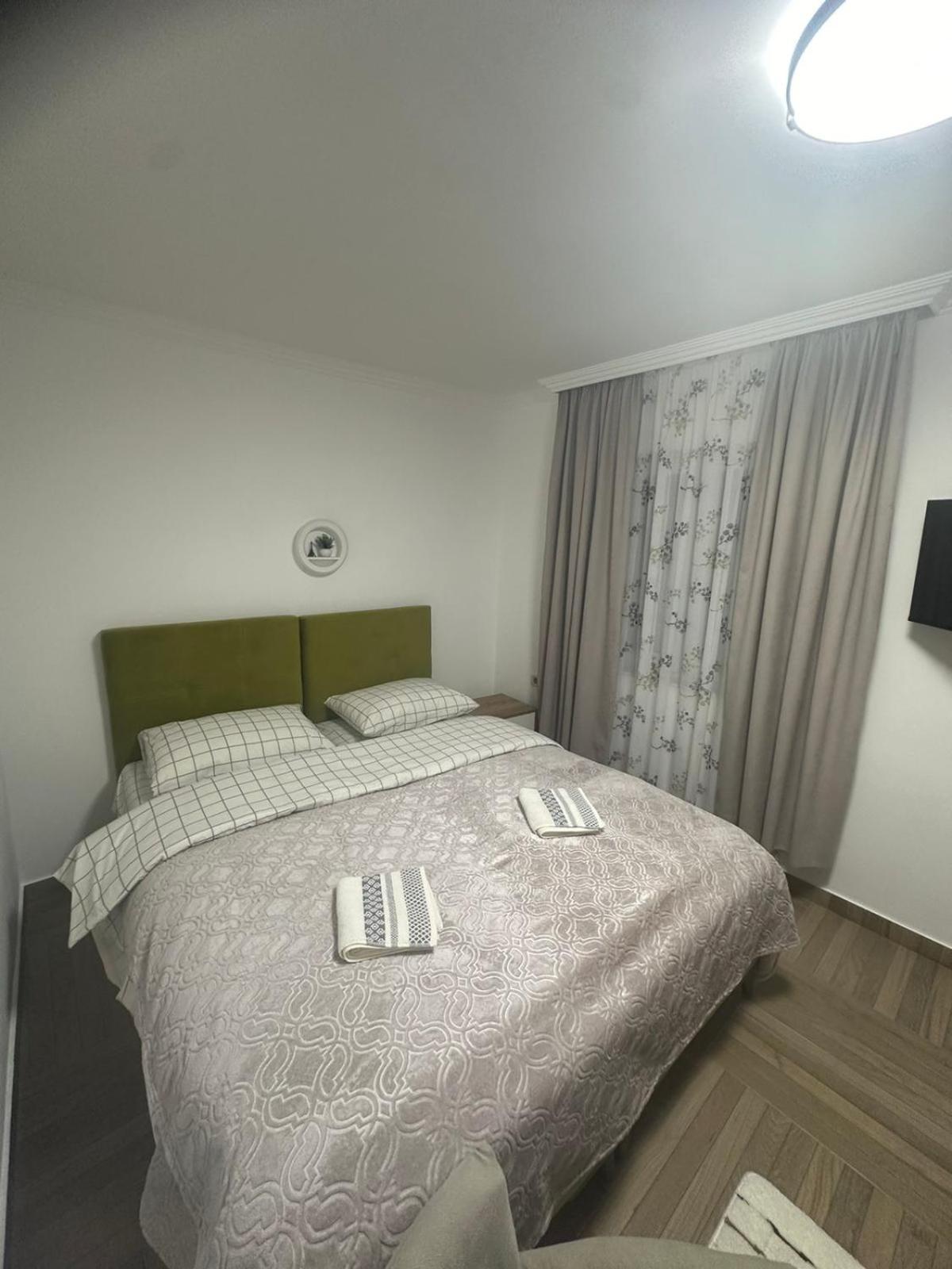 Apartmani Emily & Jully Niksic Ngoại thất bức ảnh
