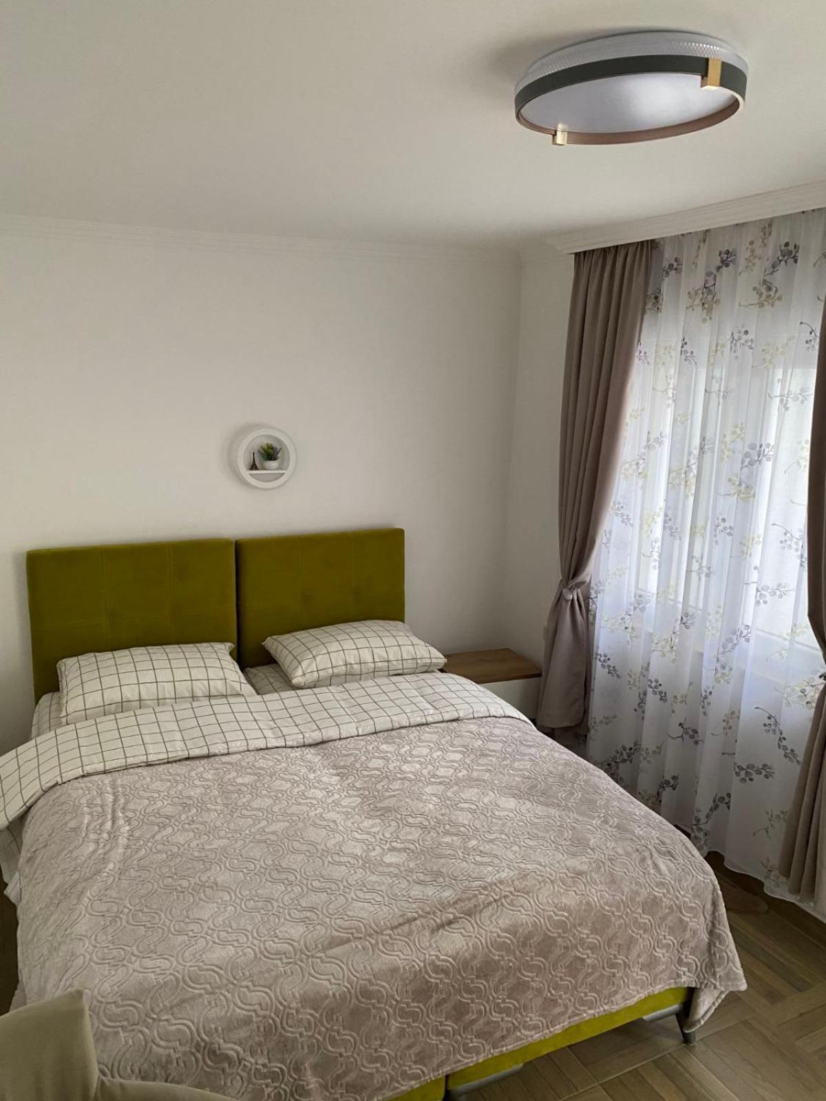 Apartmani Emily & Jully Niksic Ngoại thất bức ảnh