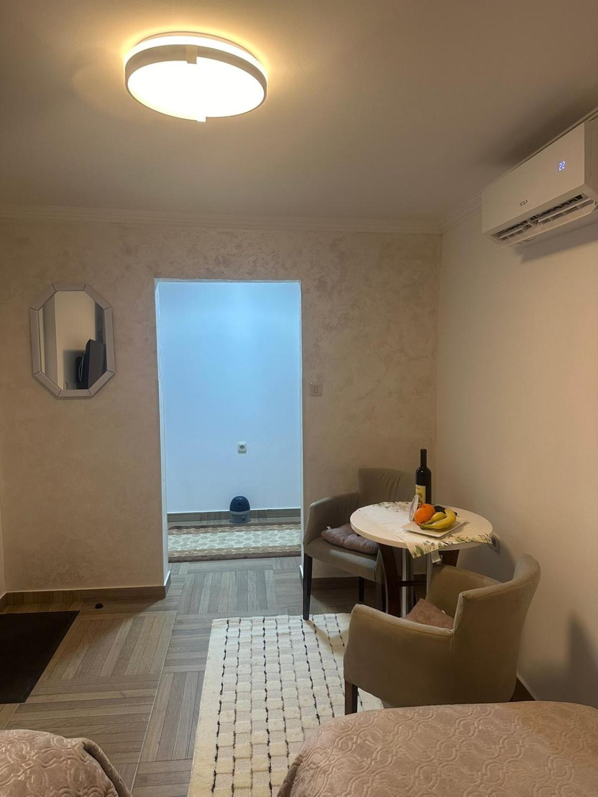 Apartmani Emily & Jully Niksic Ngoại thất bức ảnh