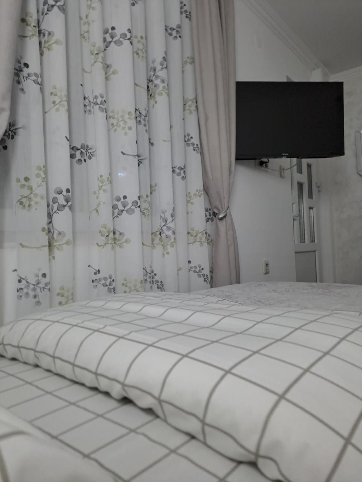 Apartmani Emily & Jully Niksic Ngoại thất bức ảnh